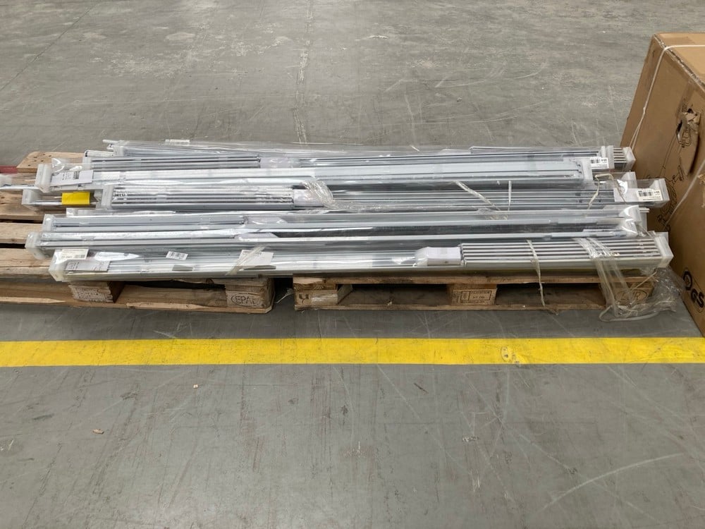 PALLET CONTAINING A VARIETY OF ITEMS, INCLUDING A 