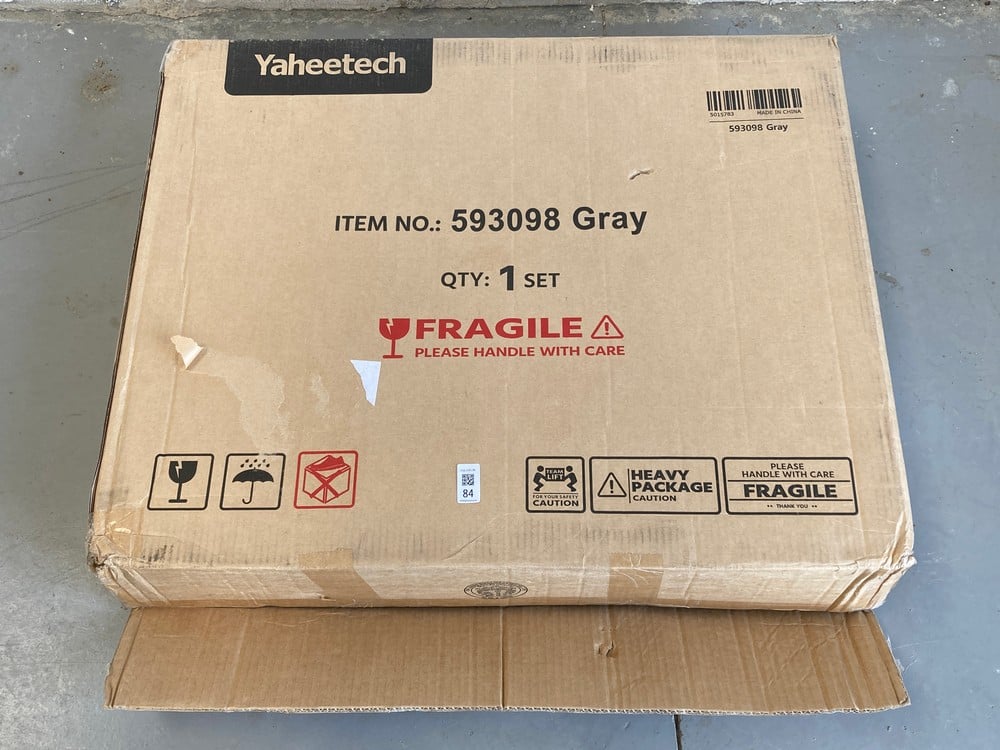 YAHEETECH FOLDING SUN LOUNGER, FOR OUTDOOR USE ON 