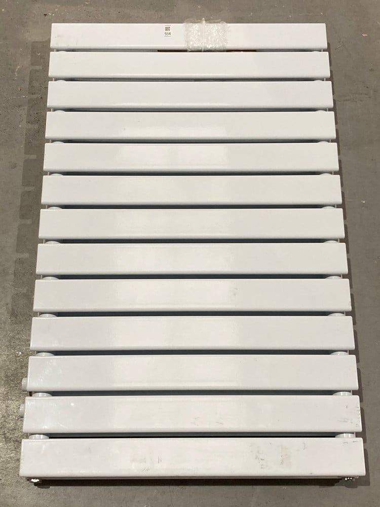 WHITE HEATING RADIATOR (MAY BE BROKEN OR INCOMPLET