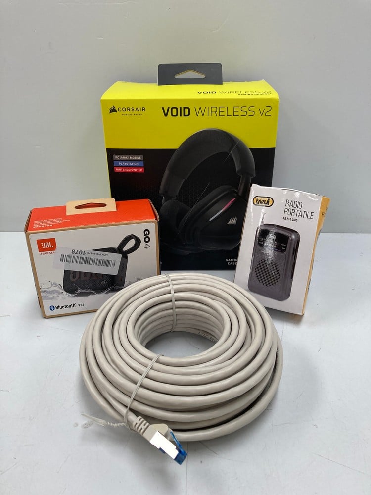 4 X TECHNOLOGY ITEMS – VARIOUS BRANDS AND MODELS, 