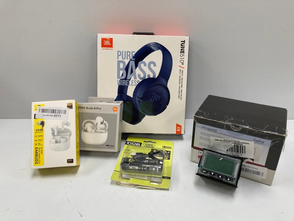 5 X TECHNOLOGY PRODUCTS: VARIOUS BRANDS AND MODELS