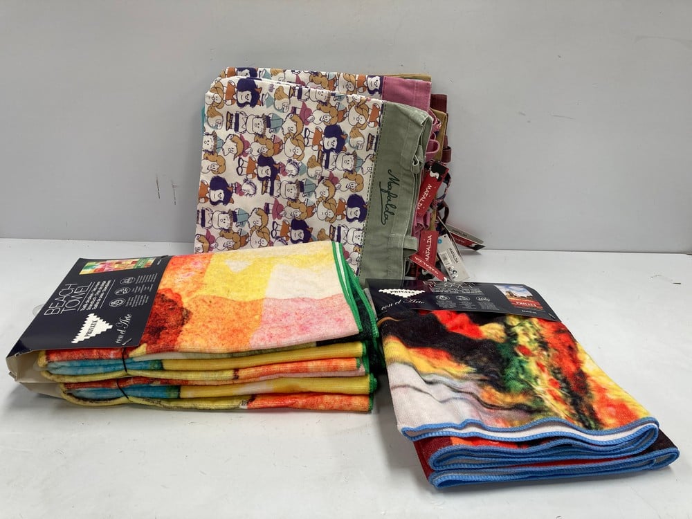 4 X BEACH ITEMS INCLUDING A PRIVATE TOWEL FEATURIN