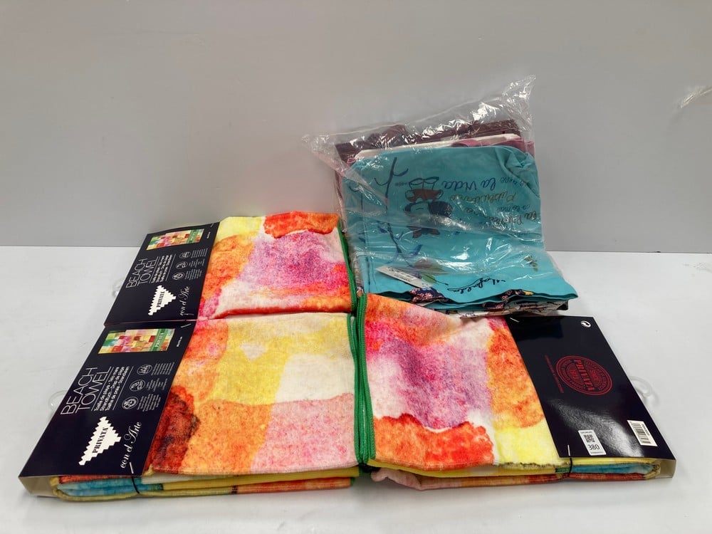 4 X BEACH ITEMS INCLUDING A PRIVATE TOWEL – LOCATI