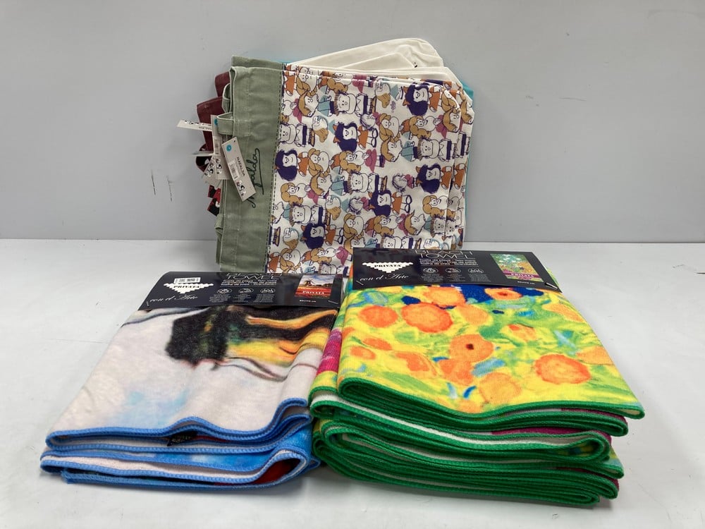 4 X BEACH ITEMS FROM VARIOUS BRANDS AND STYLES, IN