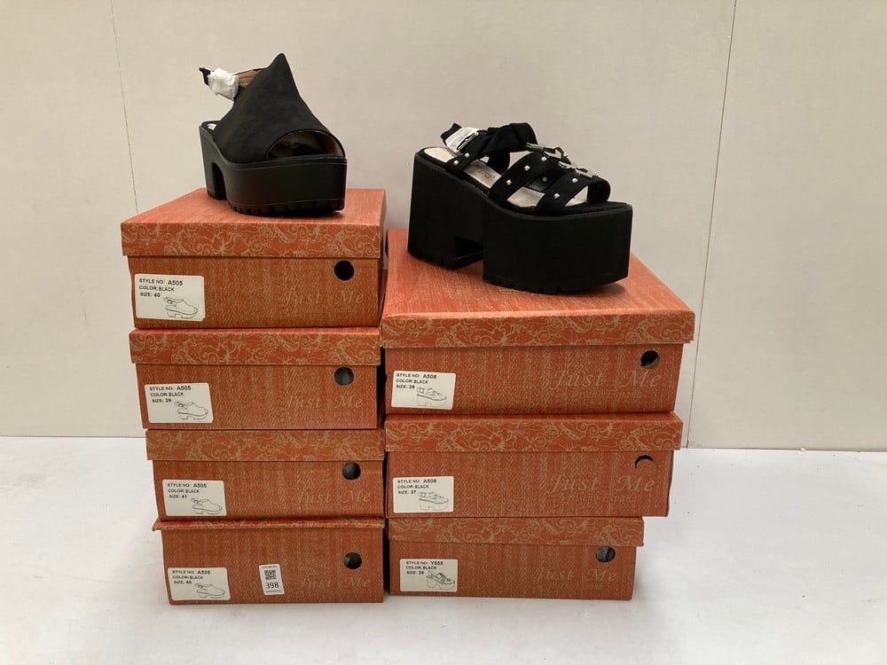 7 X FOOTWEAR IN VARIOUS STYLES AND SIZES, INCLUDIN