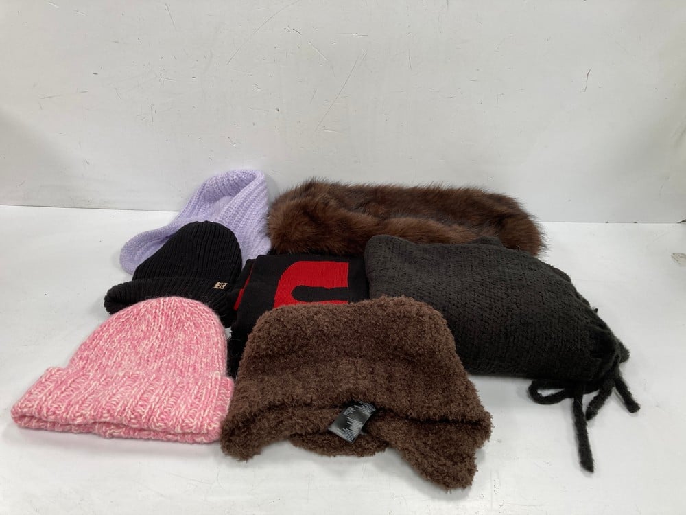 7 X PREMIUM-DESIGNED WINTER CLOTHING, ONE-SIZE-FIT