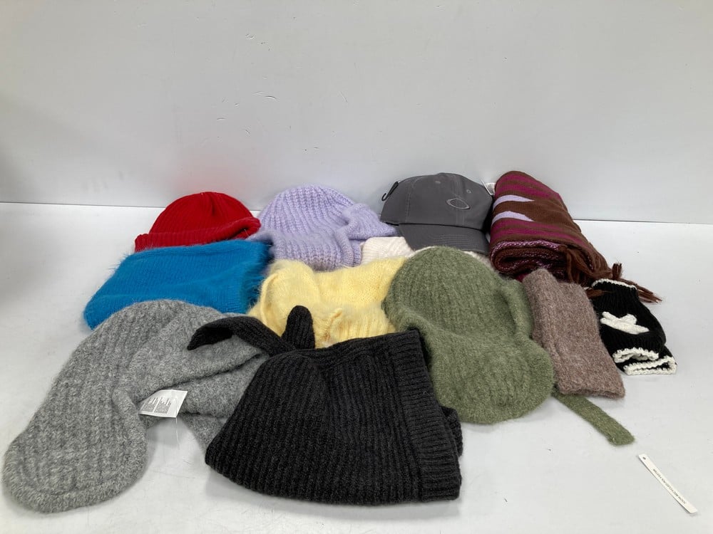 12 X PREMIUM DESIGN ACCESSORIES FROM VARIOUS BRAND