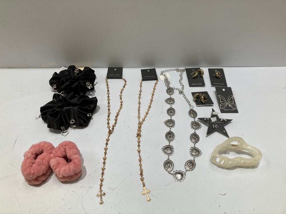 A RANGE OF PREMIUM DESIGN ACCESSORIES FROM VARIOUS