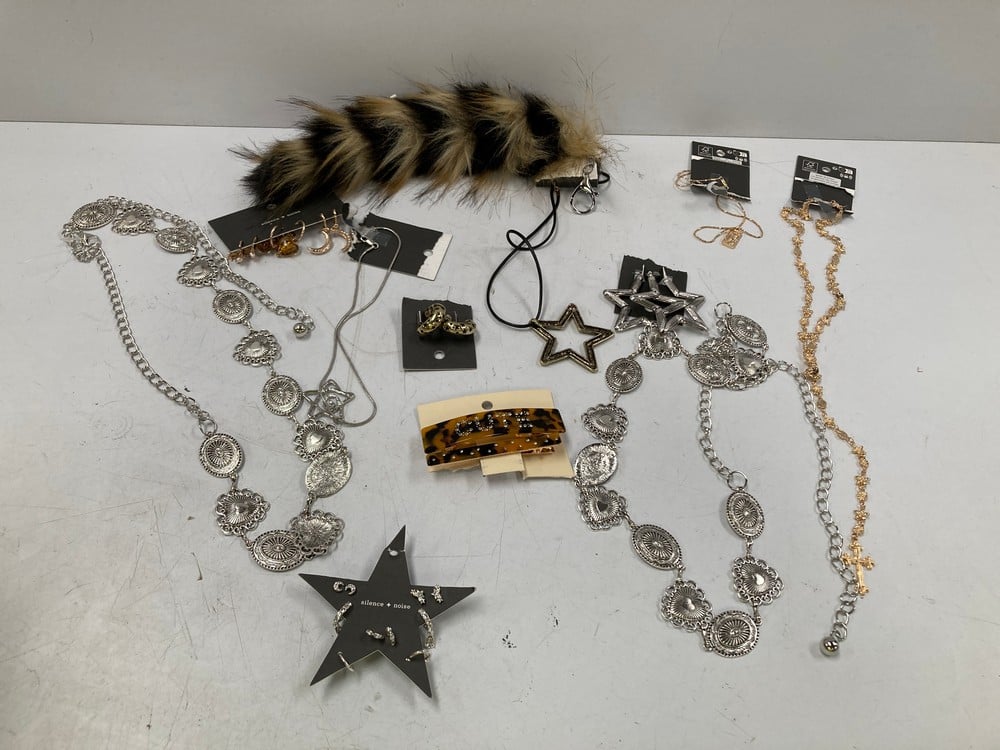 A RANGE OF PREMIUM DESIGN ACCESSORIES IN VARIOUS S