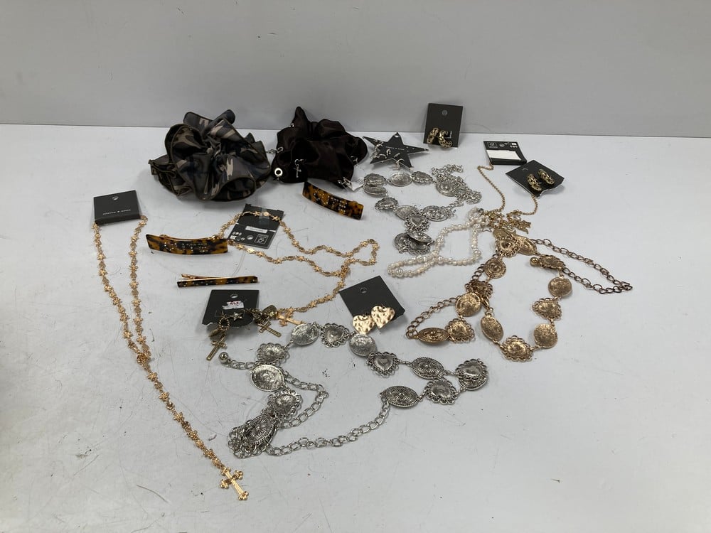 A RANGE OF PREMIUM DESIGN ACCESSORIES IN VARIOUS S