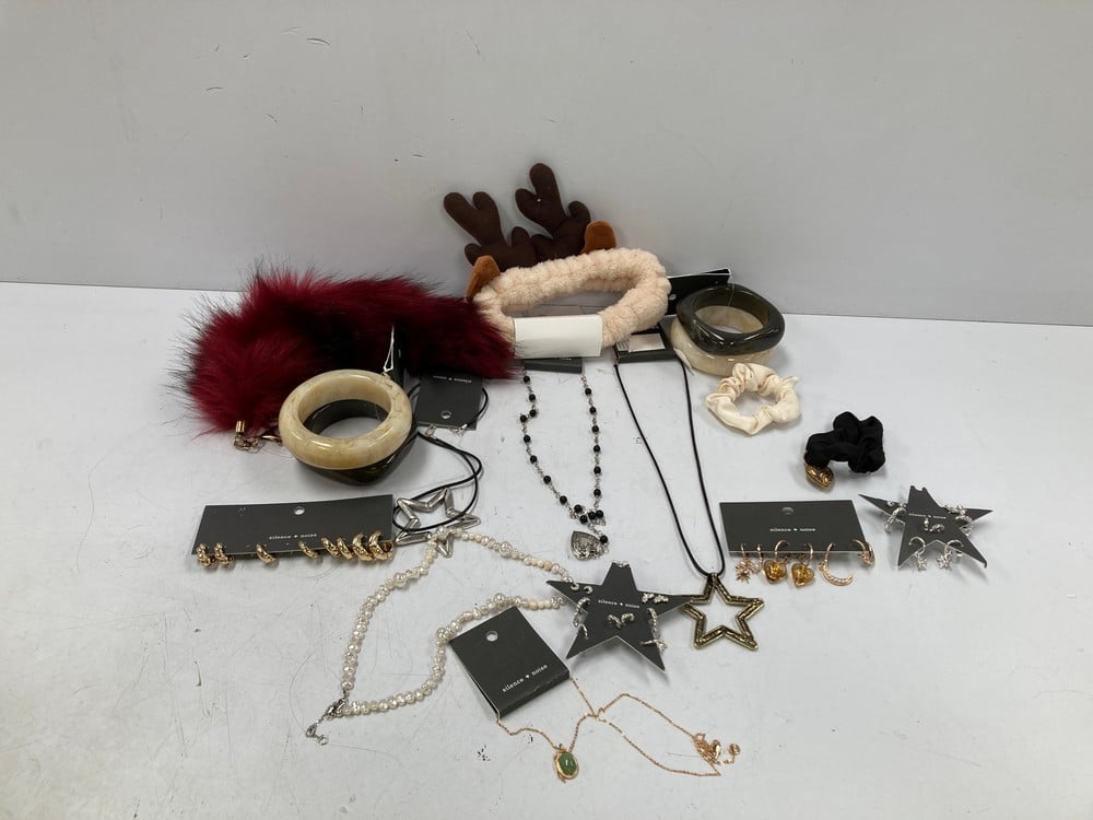 A RANGE OF PREMIUM DESIGN ACCESSORIES IN VARIOUS S
