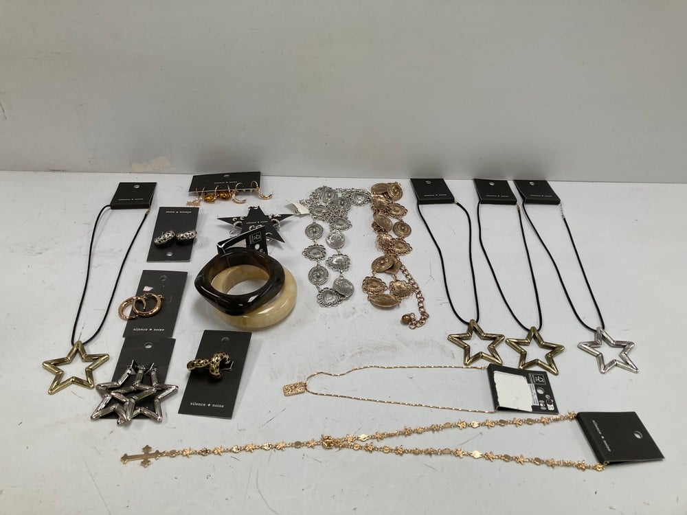 A RANGE OF PREMIUM DESIGN ACCESSORIES FROM VARIOUS