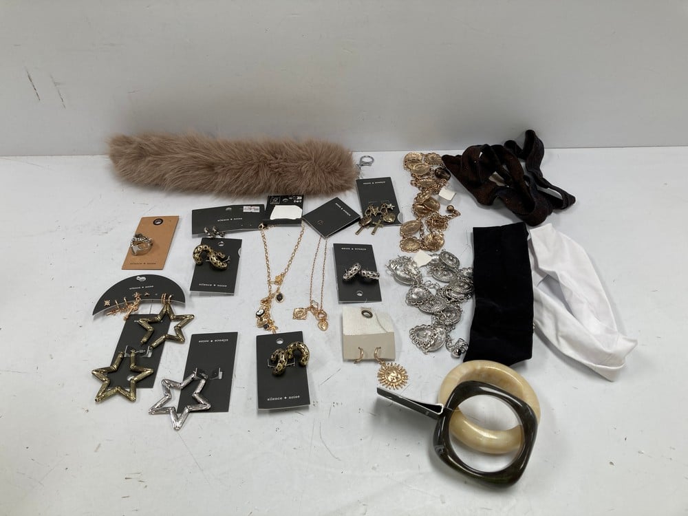 A RANGE OF PREMIUM DESIGN ACCESSORIES FROM VARIOUS