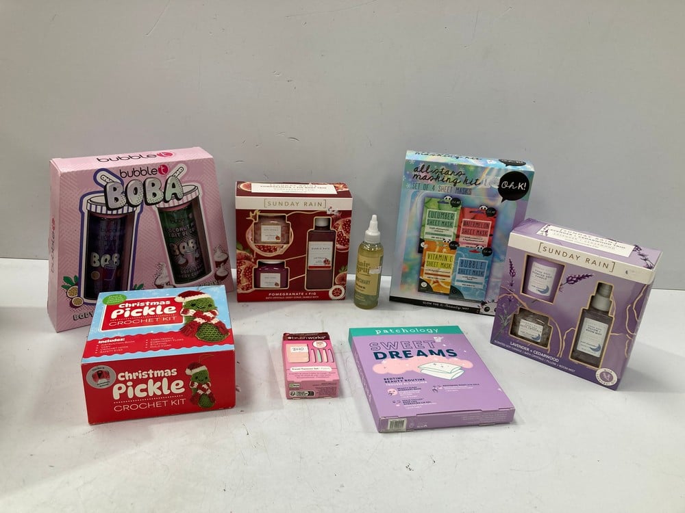 8 X VARIPS PREMIUM DESIGN ITEMS, INCLUDING A SET O