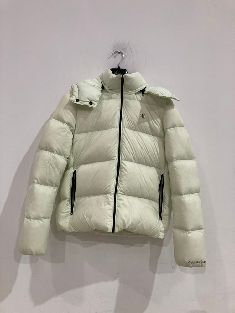 CALVIN KLEIN MEN'S WHITE COAT, SIZE L – LOCATION 2