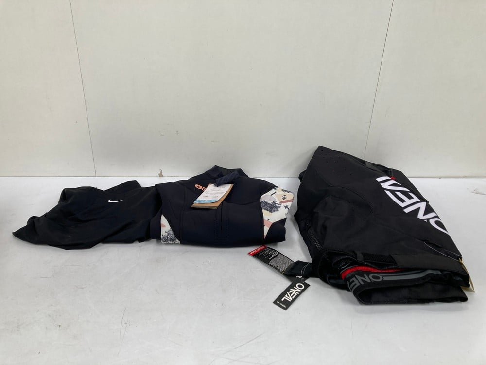 3 X ASSORTED CLOTHING IN VARIOUS BRANDS, SIZES AND
