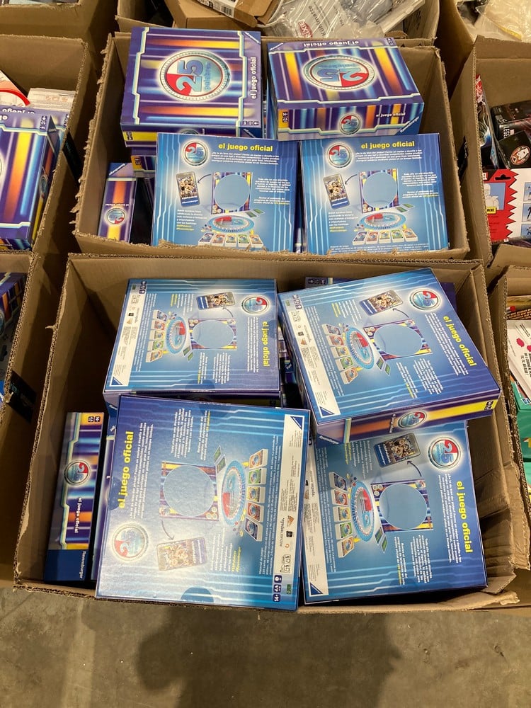 PALLET CONTAINING A NUMBER OF RAVENSBURGER - 25 WO