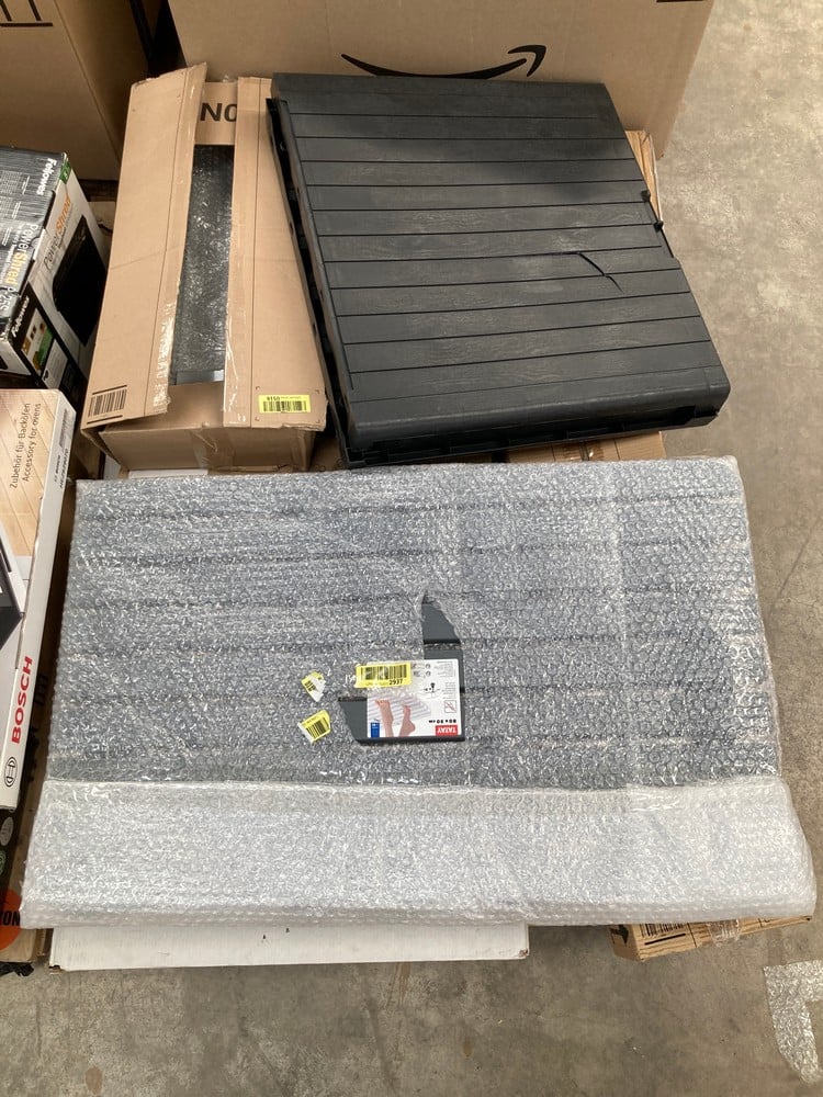 PALLET OF MISCELLANEOUS ITEMS, INCLUDING A TATAY S