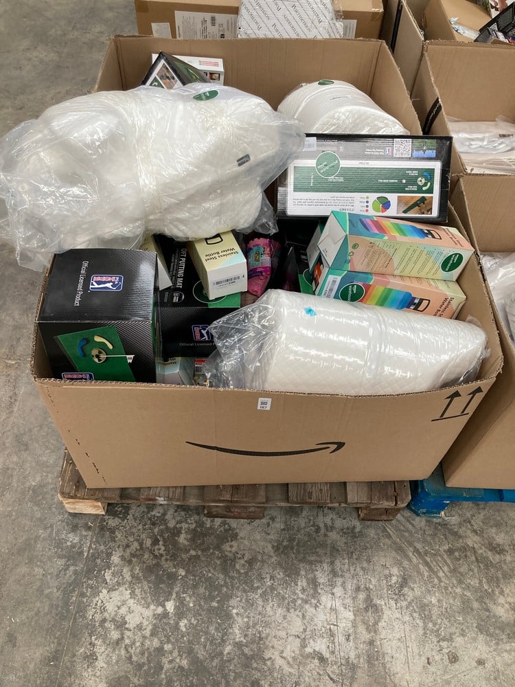 ASSORTED ITEMS PALLET INCLUDING A PGA TOUR SIMULAT