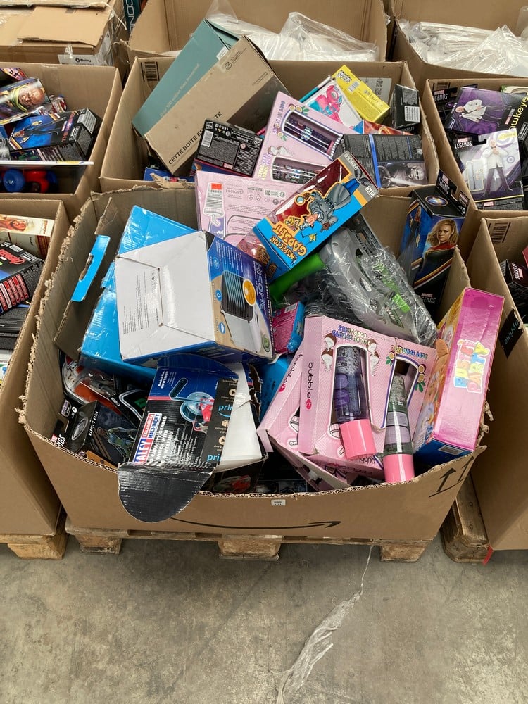 PALLET OF MISCELLANEOUS ITEMS, INCLUDING A HISOME 