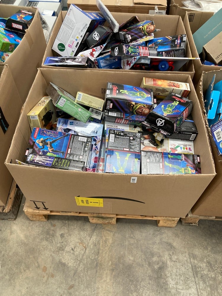 MIXED ASSORTMENT OF ITEMS INCLUDING A DISNEY RAYA 