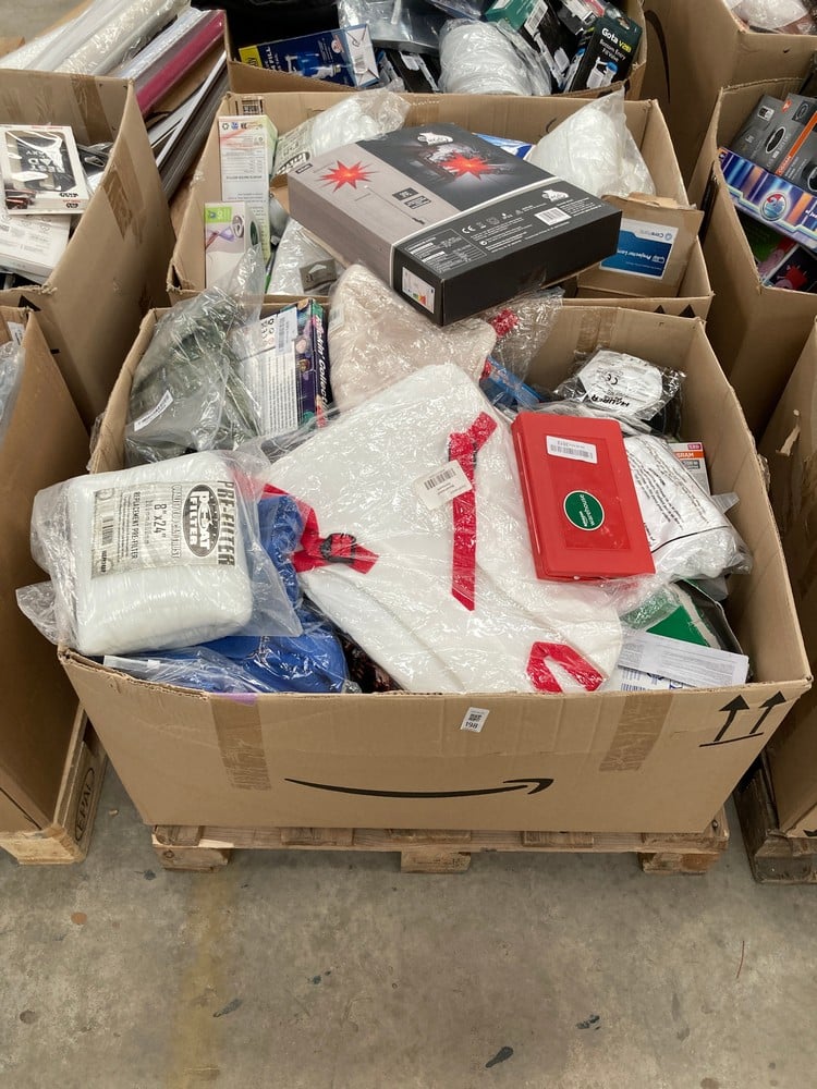 ASSORTED ITEMS PALLET INCLUDING THE ULTIMATE ROCK 