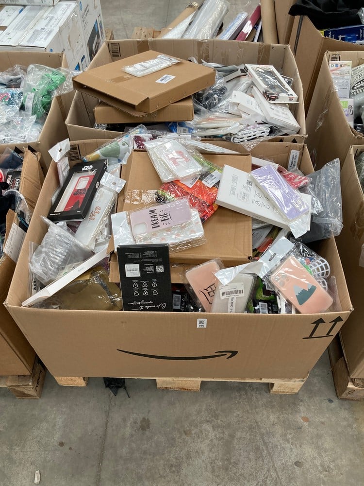 PALLET OF MISCELLANEOUS ITEMS INCLUDING A MOBILE P