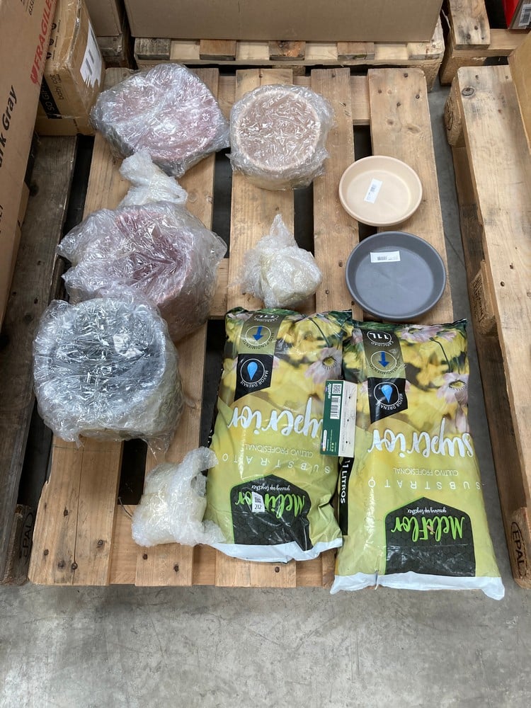 PALLET OF GARDENING ITEMS INCLUDING HONEYPLANT COM