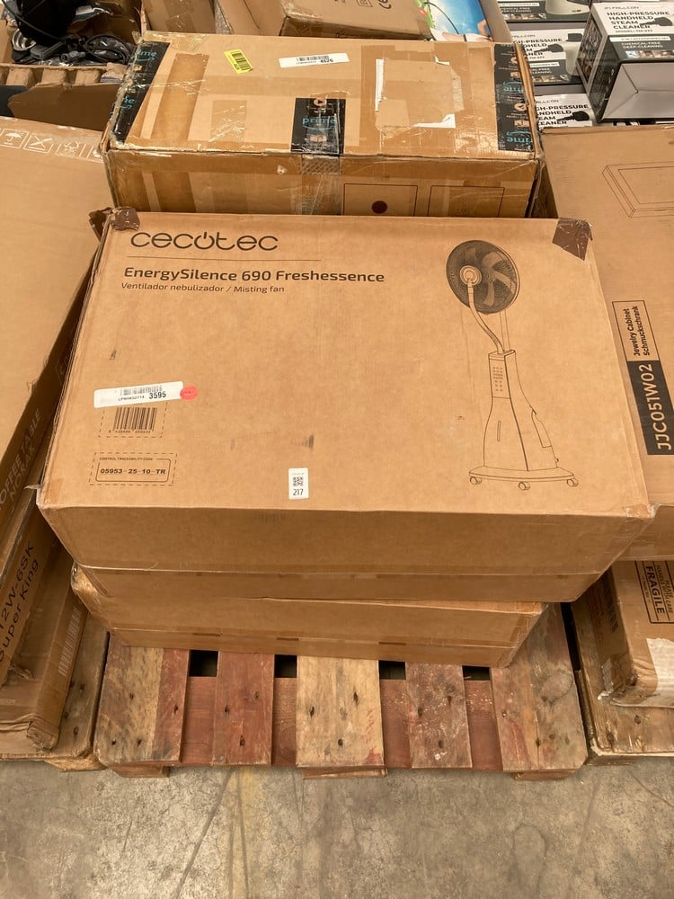 PALLET OF MISCELLANEOUS ITEMS INCLUDING A CECOTEC 