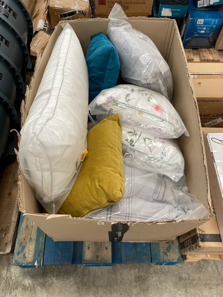 PALLET OF CUSHIONS OF VARIOUS BRANDS AND STYLES, I