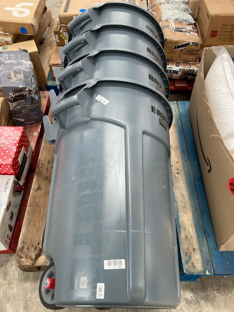 4 X RUBBERMAID 121 L BINNS