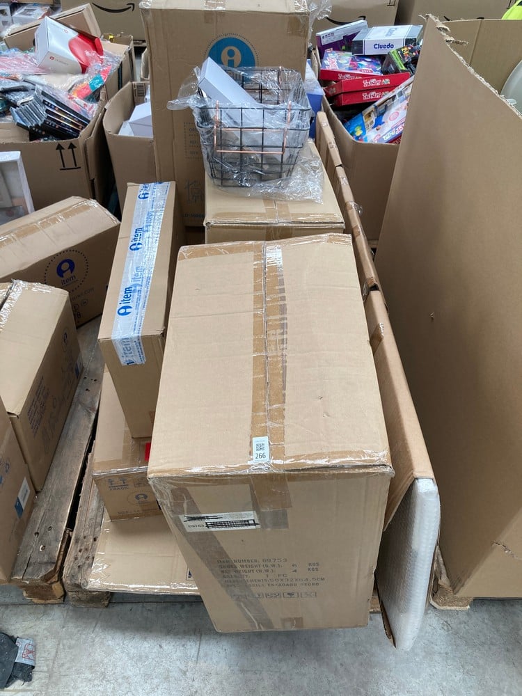 PALLET OF MISCELLANEOUS ITEMS, INCLUDING A PHOTO F