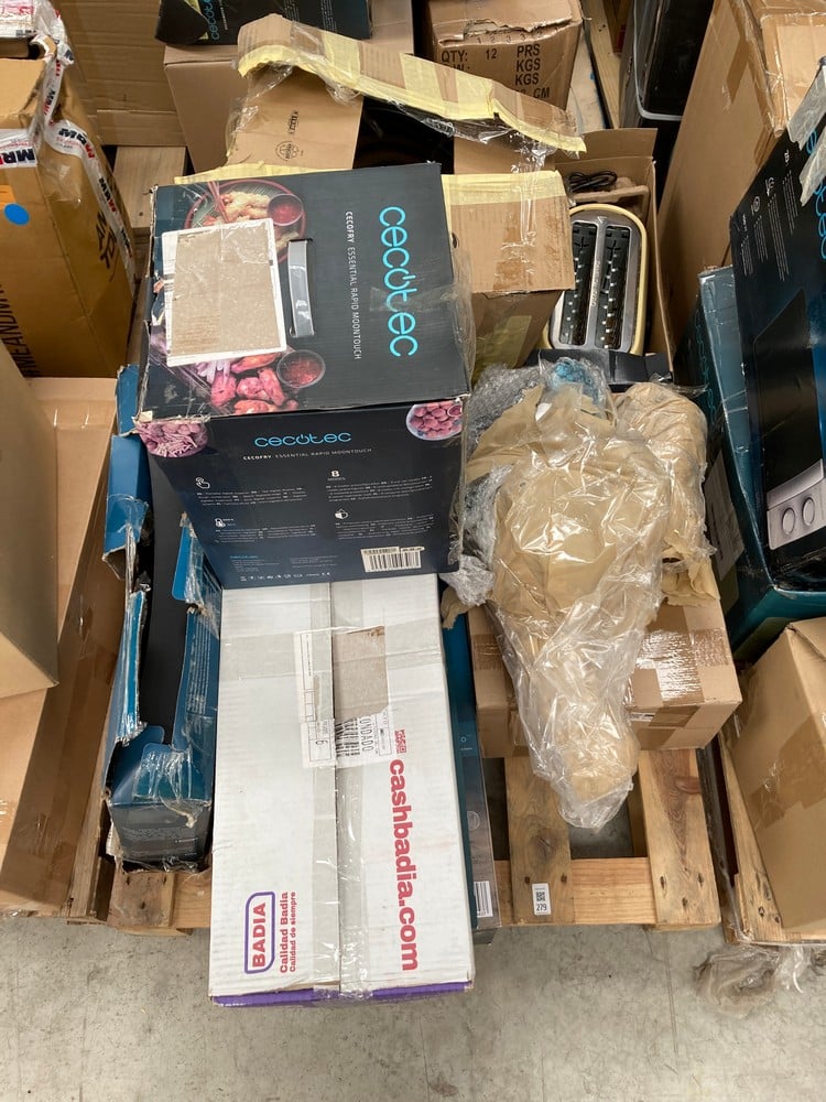 PALLET OF MISCELLANEOUS ITEMS, INCLUDING A CECOTEC