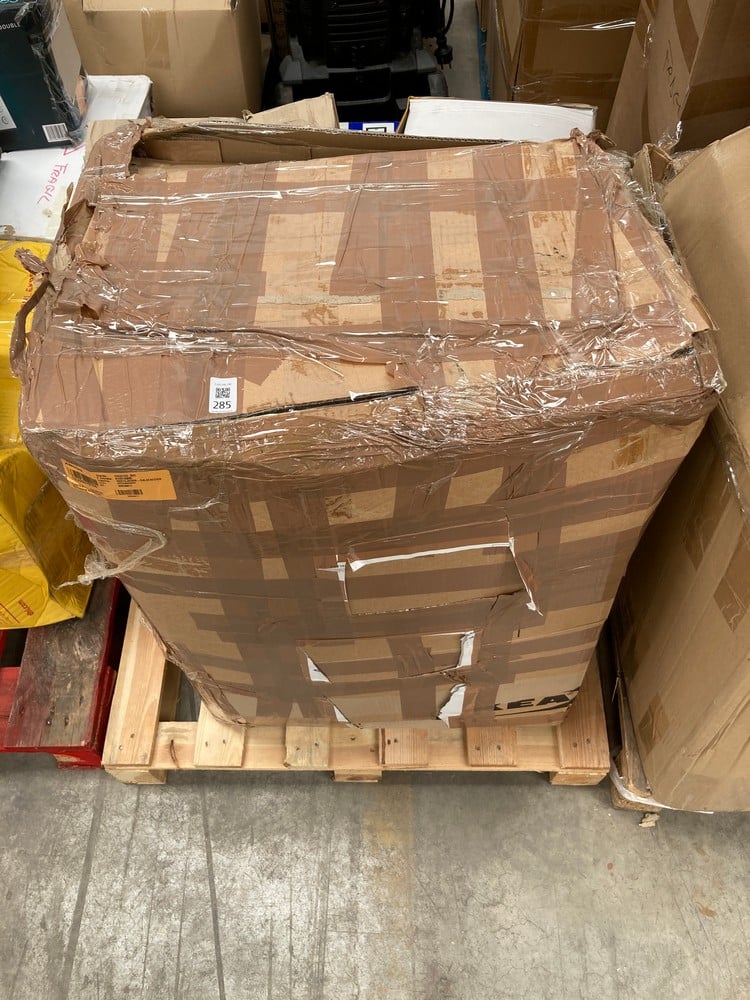 PALLET OF MISCELLANEOUS ITEMS INCLUDING A CECOTEC 