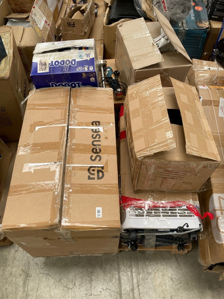 PALLET OF MISCELLANEOUS ITEMS, INCLUDING A CECOTEC