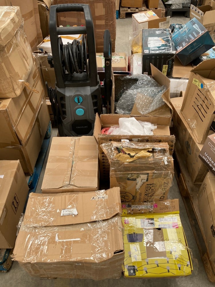 PALLET OF MISCELLANEOUS ITEMS INCLUDING A CECOTEC 
