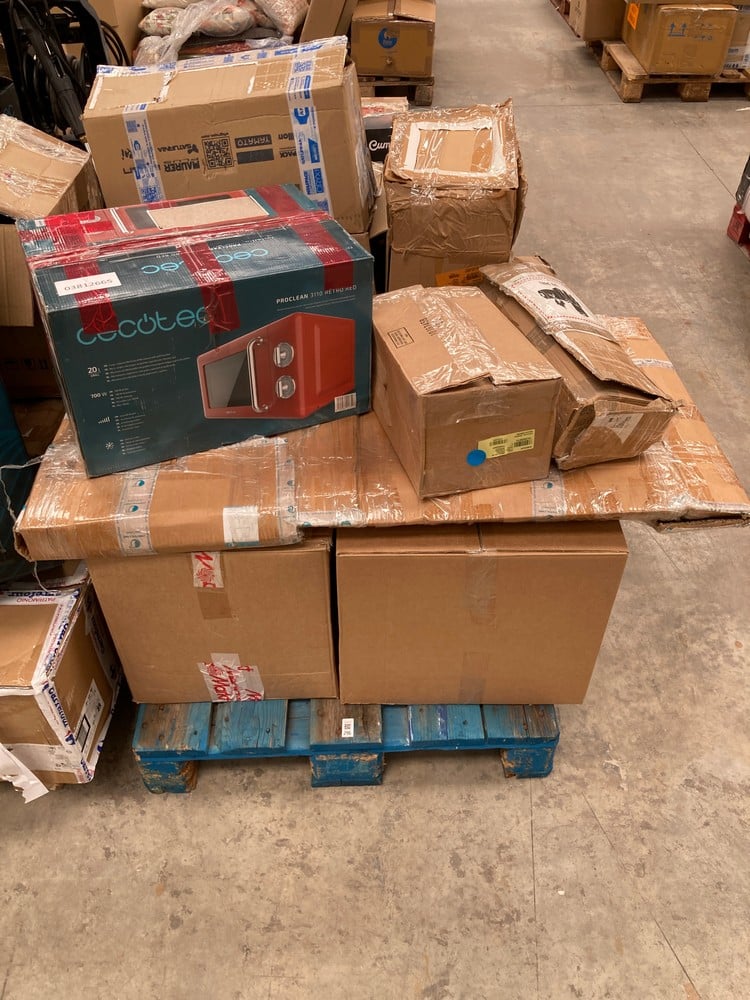 PALLET OF MISCELLANEOUS ITEMS INCLUDING A CECOTEC 