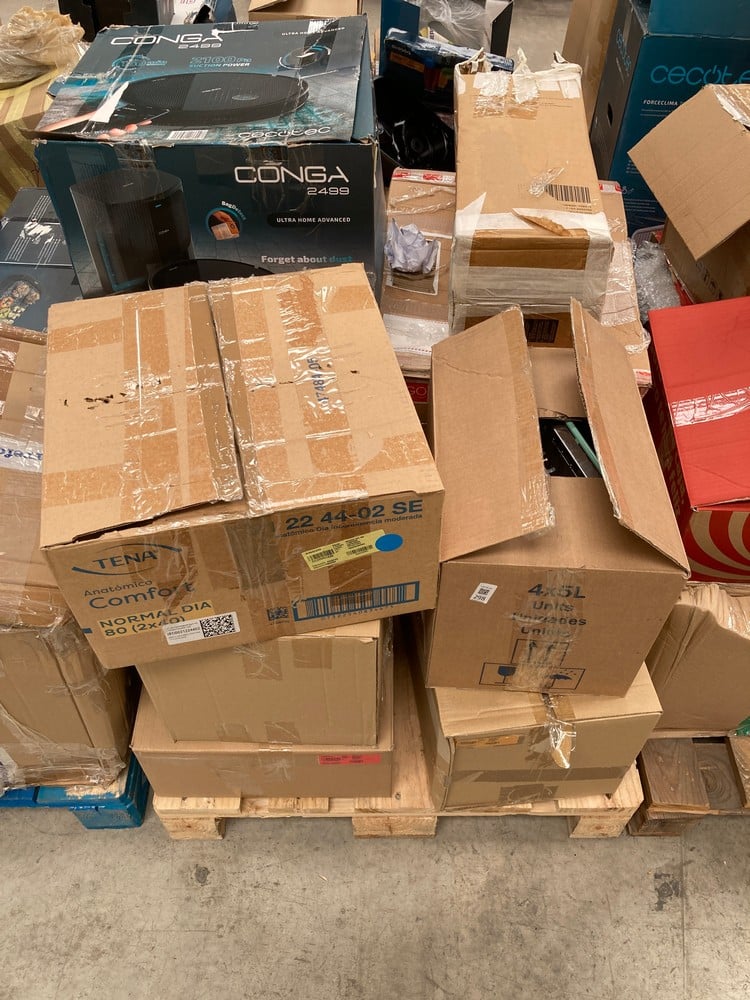 PALLET OF MISCELLANEOUS ITEMS, INCLUDING A CECOTEC