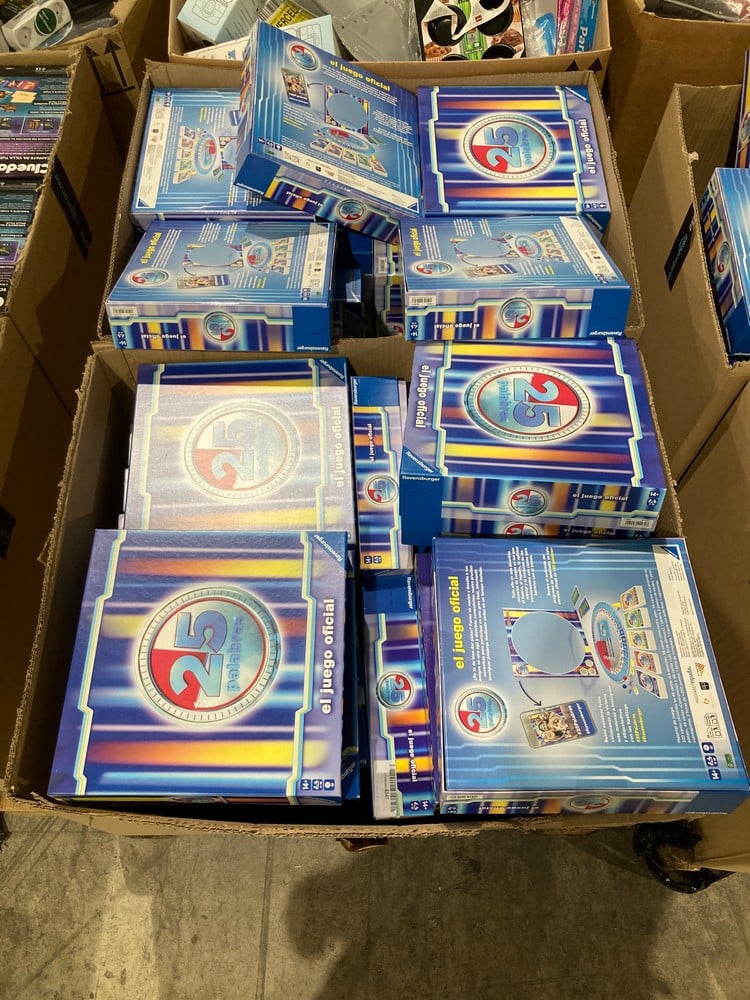 PALLET CONTAINING A NUMBER OF RAVENSBURGER - 25 WO