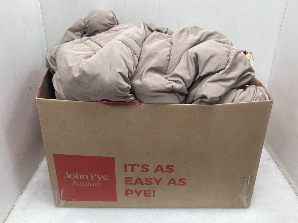 BOX OF ASSORTED CLOTHES TO INCLUDE MULTI-COLOUR TR
