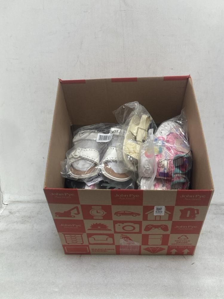 BOX OF ASSORTED CHILDRENS SHOES TO INCLUDE WHITE S