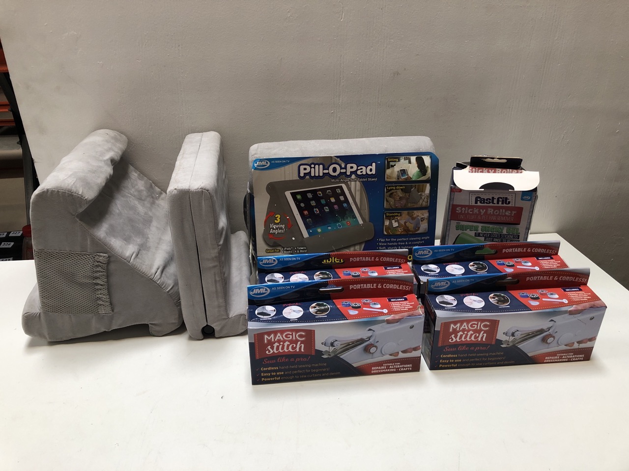 John Pye Auctions X2 JML PILLOPAD TO INCLUDE JML FAST FIT STICKY