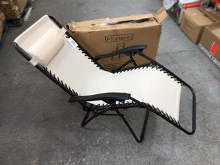 HORIZON ZERO GRAVITY CHAIR IN NATURAL: LOCATION - E12