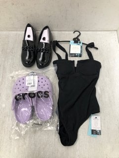 3 X ASSORTED CLOTHING ITEMS TO INCLUDE CROCS IN LILAC - UK 5/6: LOCATION - H9