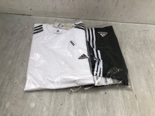 MEN'S ADIDAS CREW NECK T-SHIRT IN WHITE - UK XL TO ALSO INCLUDE MEN'S ADIDAS JOGGERS IN BLACK - UK L: LOCATION - H9