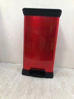 CURVER 50L DECO BIN: LOCATION - H7