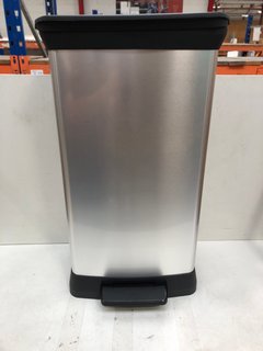 CURVER 50L DECO BIN: LOCATION - H6