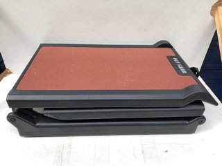 PET GEAR TRAVEL LITE TRI-FOLD PET RAMP - RRP £105.00: LOCATION - H6