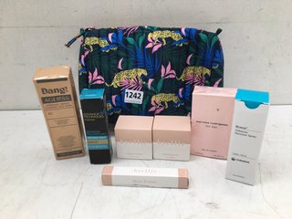 QTY OF ASSORTED BEAUTY ITEMS TO INCLUDE ADVANCED TECHNIQUES ABSOLUTE NOURISHMENT TREATMENT SERUM: LOCATION - H1