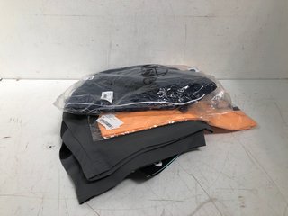 QTY OF ASSORTED MEN'S CLOTHING TO INCLUDE ELLESSE FEDORINI T-SHIRT IN ORANGE/NAVY - SIZE EXTRA LARGE: LOCATION - I13